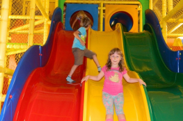 Puławy Atrakcja Sala | plac zabaw Kraina Zabaw